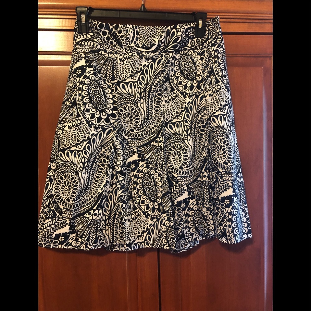 Ann Taylor Black and White Skirt Size 6